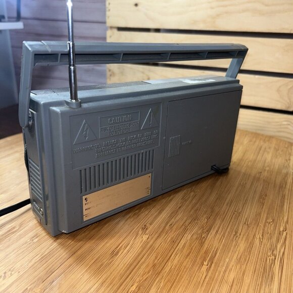 Vintage Gran Prix A220 AM/FM Portable Receiver Radio Tested Works Great - Picture 4 of 8